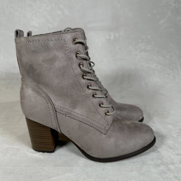 Journee Collection Baylor Boots Women Size 8.5 Gray Ankle Block Heel Lace Up NWB - Picture 2 of 10